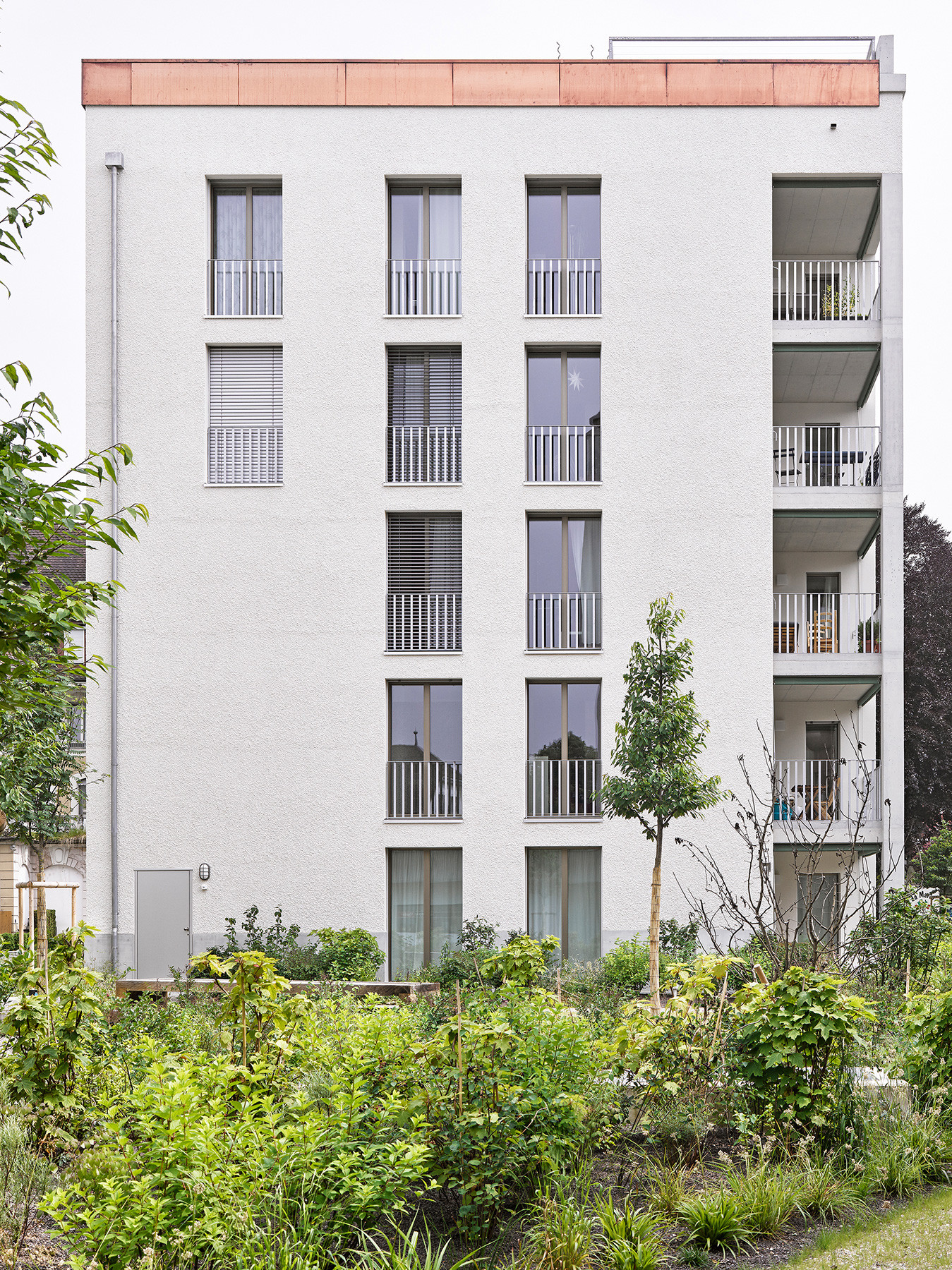 Ansicht der Nordfassade mit französischen Fenstern und den Loggien an der Westseite